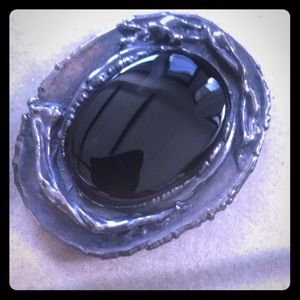 Brooch or pendant? Choice is yours.